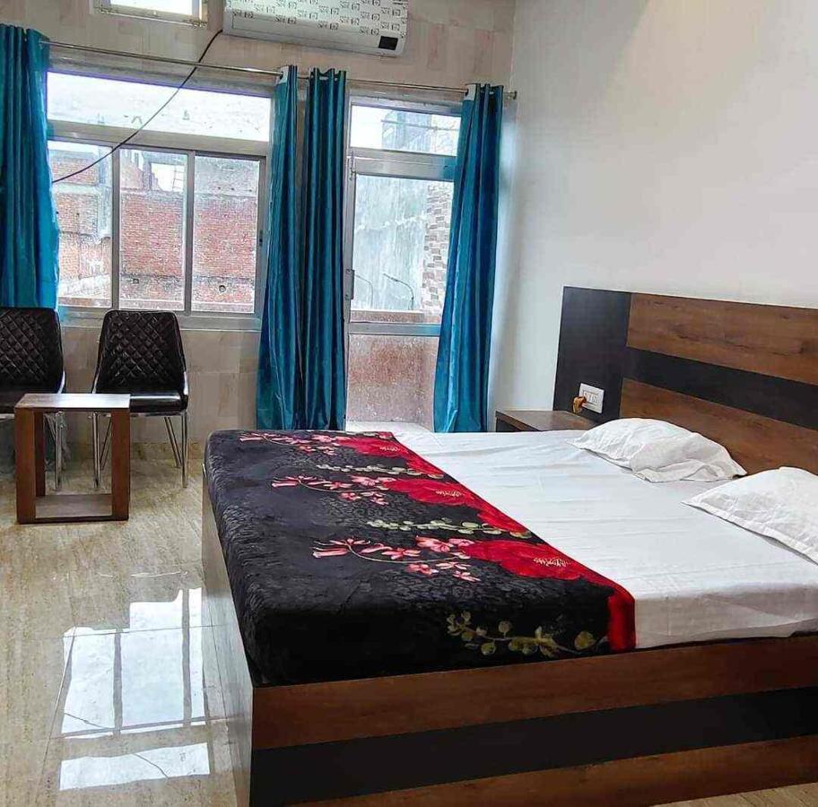 The Nirmala Palace Hotel Ayodhya Kültér fotó