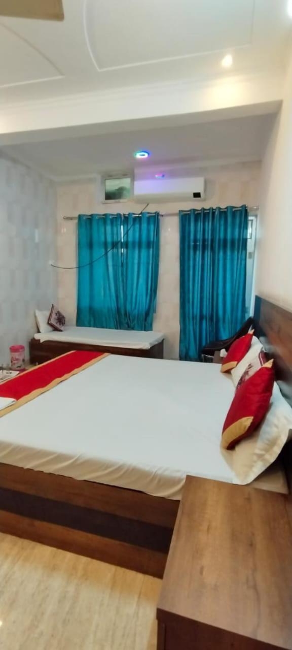 The Nirmala Palace Hotel Ayodhya Kültér fotó