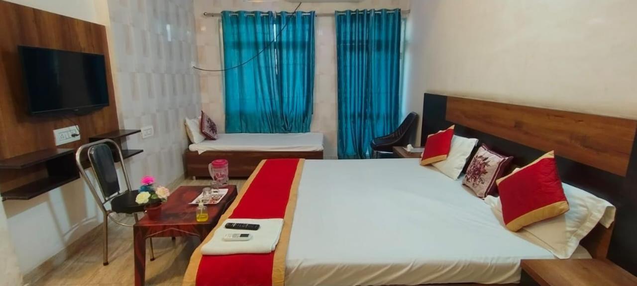 The Nirmala Palace Hotel Ayodhya Kültér fotó