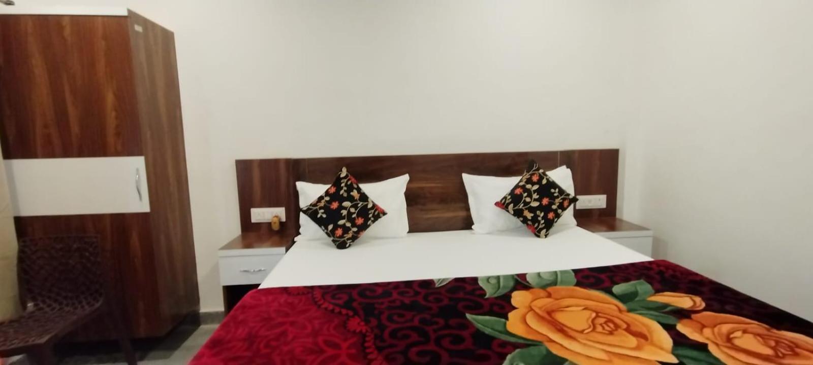 The Nirmala Palace Hotel Ayodhya Kültér fotó