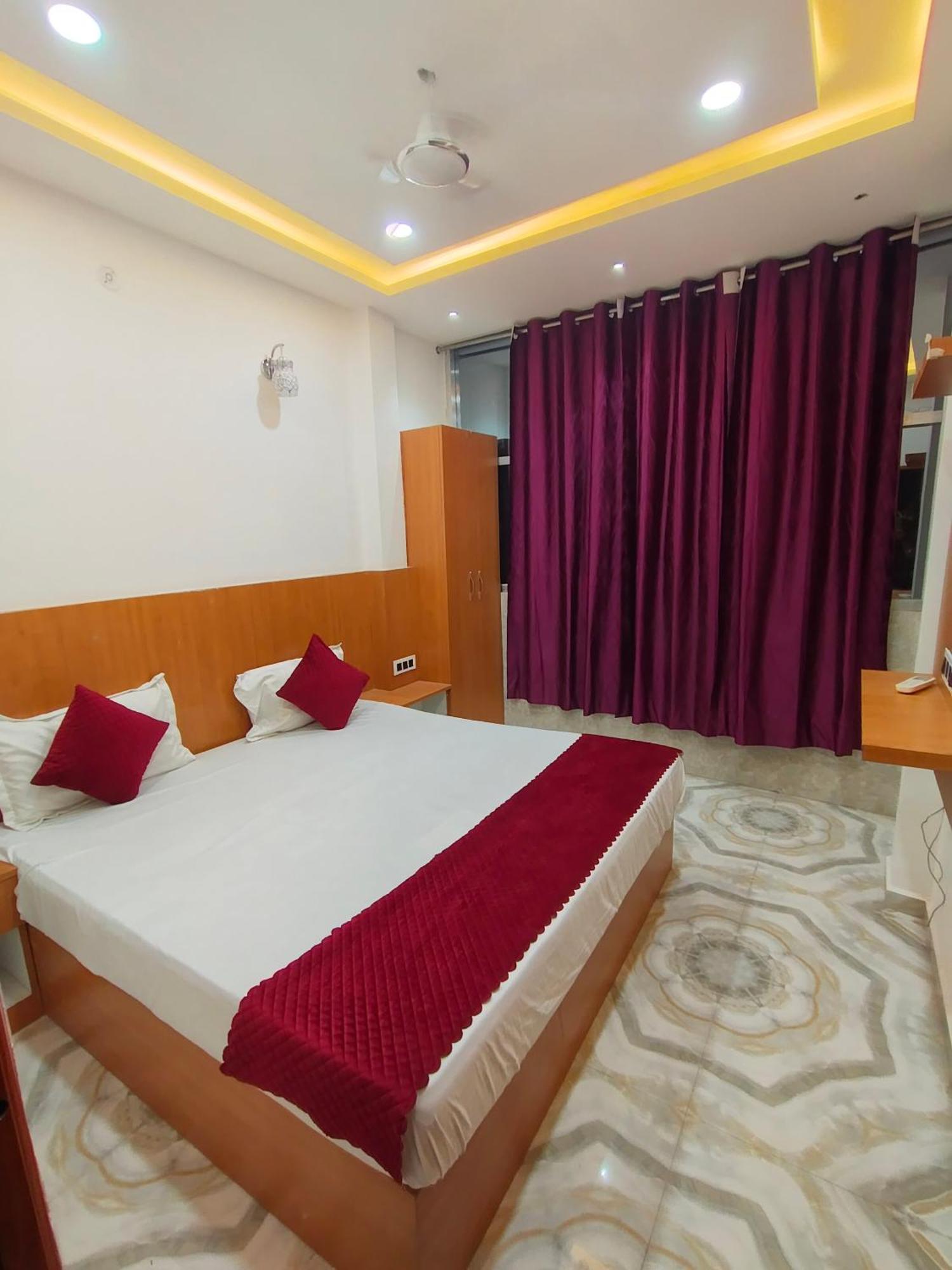 The Nirmala Palace Hotel Ayodhya Kültér fotó